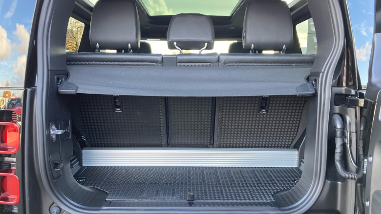 Land Rover Defender 3.0 D250 X-Dynamic S 90 3dr Auto Diesel Estate